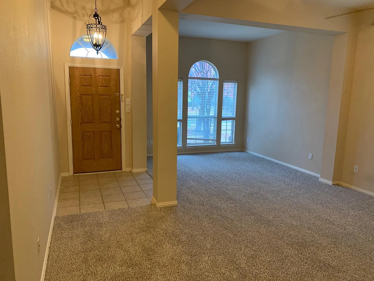 3 bed, 1893 sqft, $2,250 — Photo 2