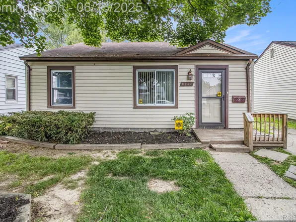 6042 Harrison St, Garden City, MI 48135