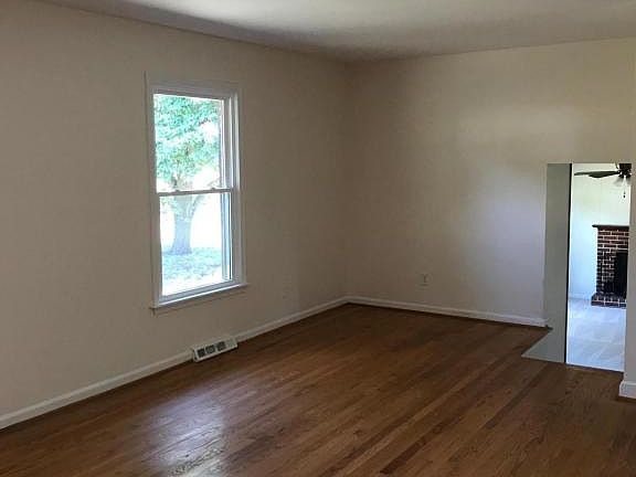 3rd image of 333 Crofton Dr