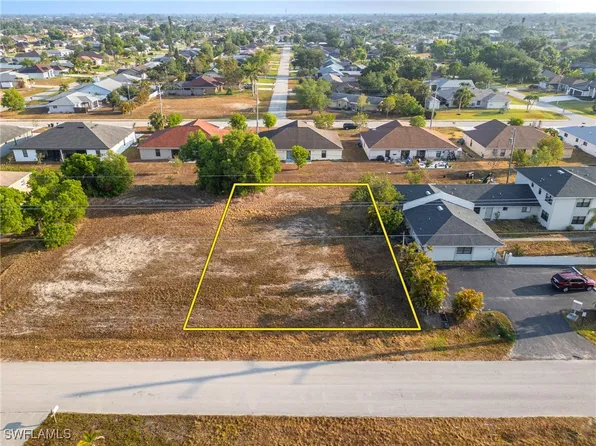 911 SE 8th Ter, Cape Coral, FL 33990