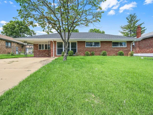 7107 Heege Rd, Saint Louis, MO 63123