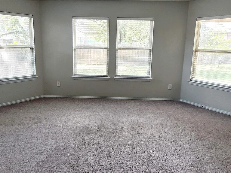 300 Bright Star Ln — Photo 9