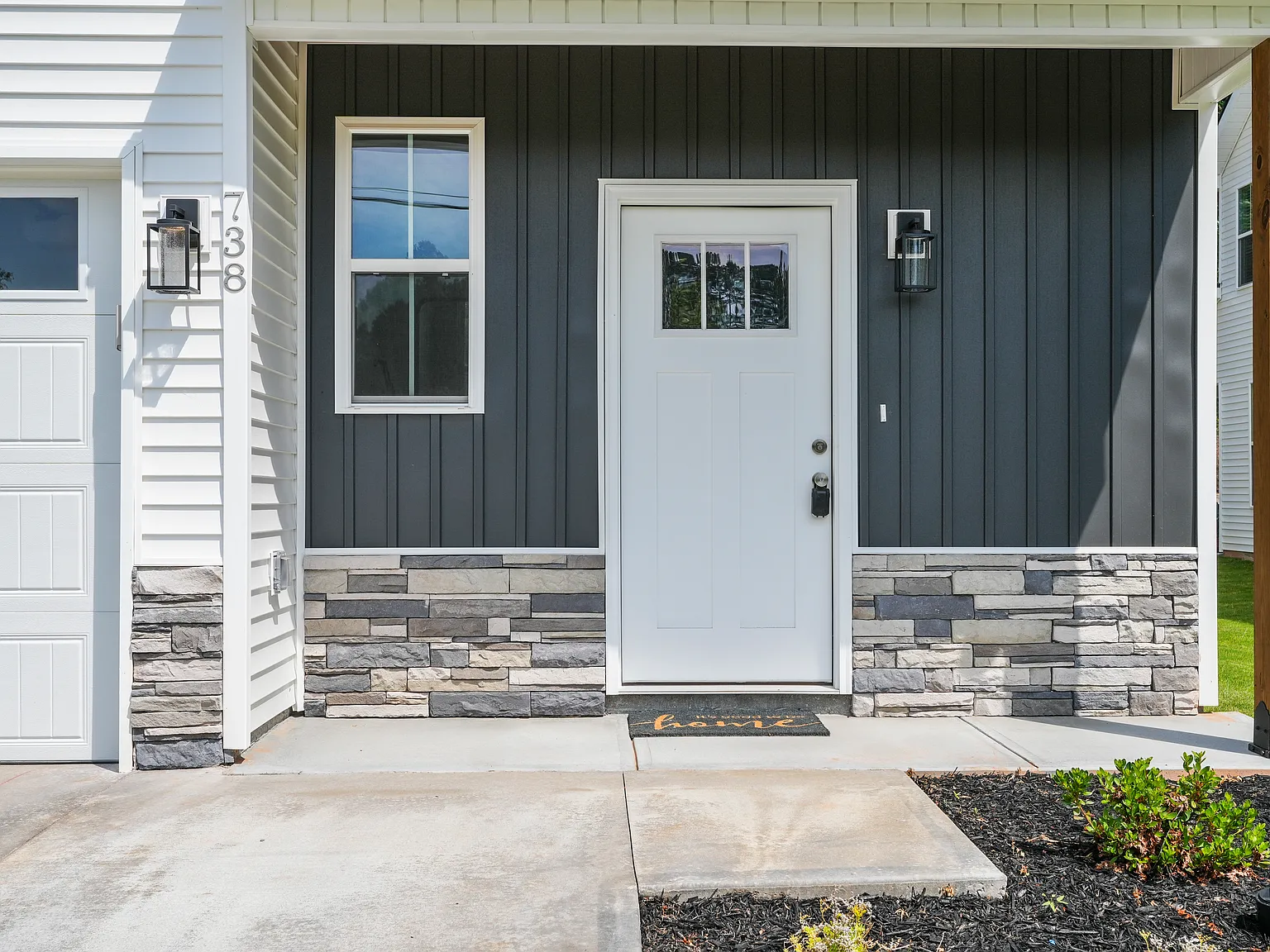3 bed, 2.5 bath, 1800 sqft, $2,025 — Photo 2