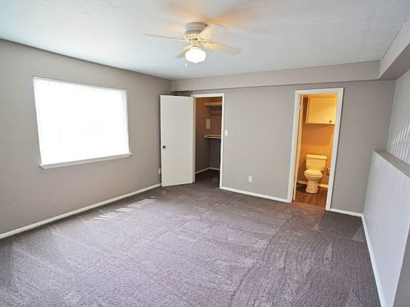 4th image of 921 NE 12th St APT 12