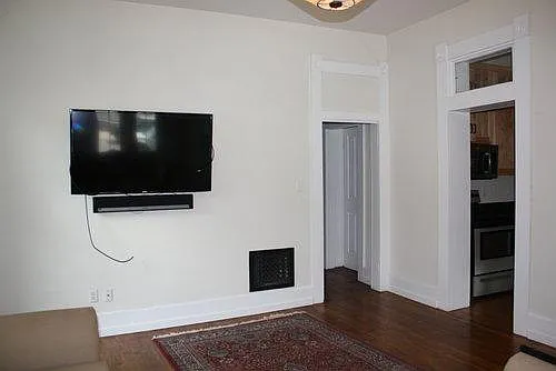 5 bed, 2700 sqft, $6,900 — Photo 2