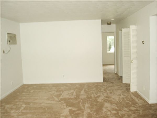 2 bedroom livingroom