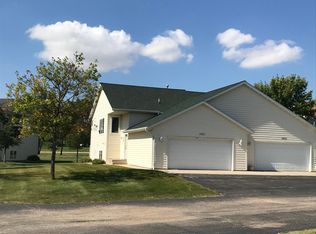 1031 Prairie View Dr SW, Hutchinson, MN 55350
