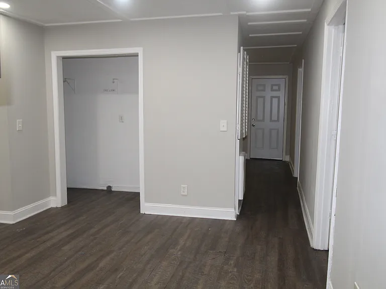 615 Snelson St — Photo 3