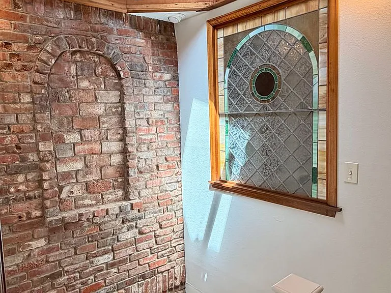 457 Pearl St — Photo 13
