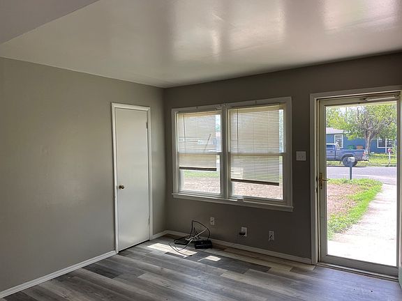 4th image of 2502 Glenwood Dr