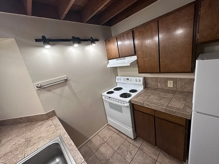 910 E 9th Ave #3 — Photo 7