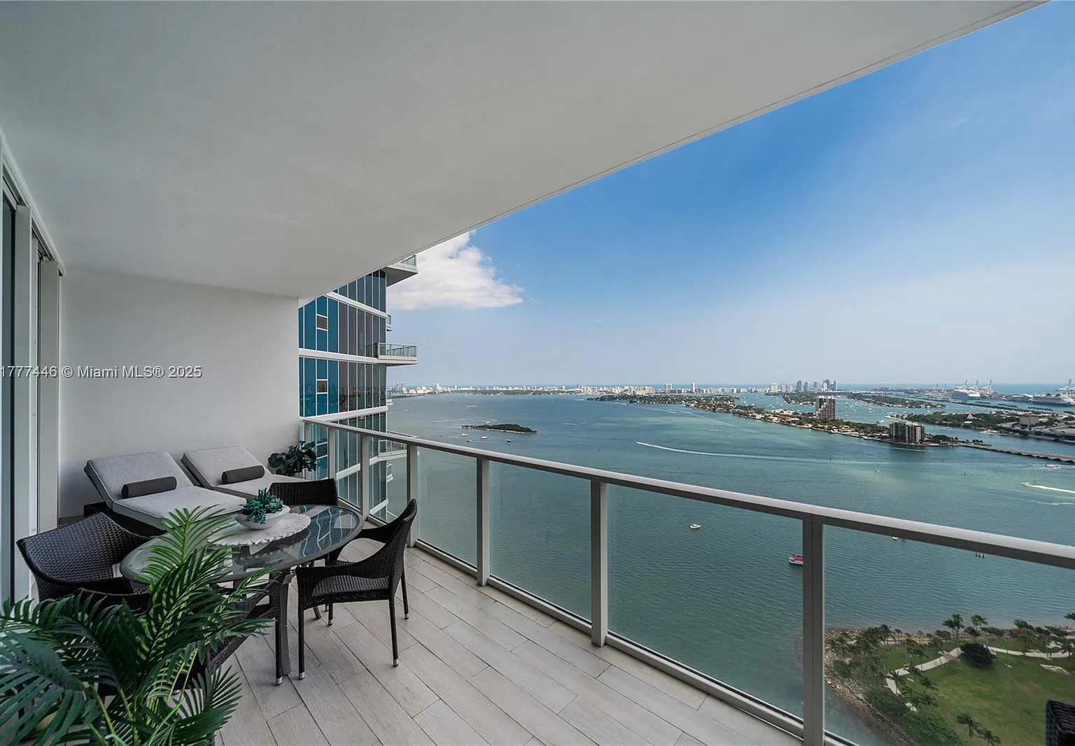 2 bed, 1135 sqft, $6,550 — Photo 2