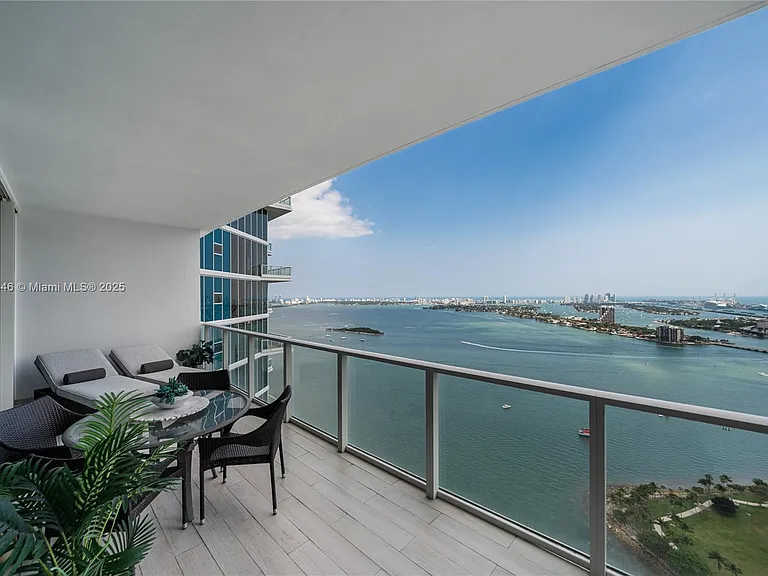 2020 N Bayshore Dr #4004 — Photo 2