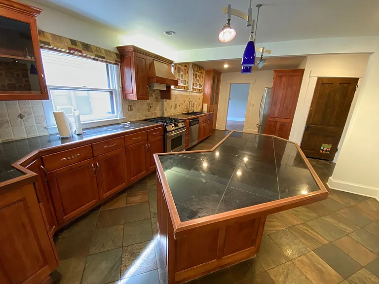 60 Smith Pl — Photo 18
