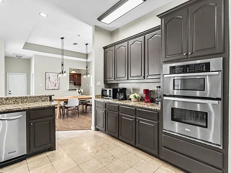 2451 Valley View Dr — Photo 21