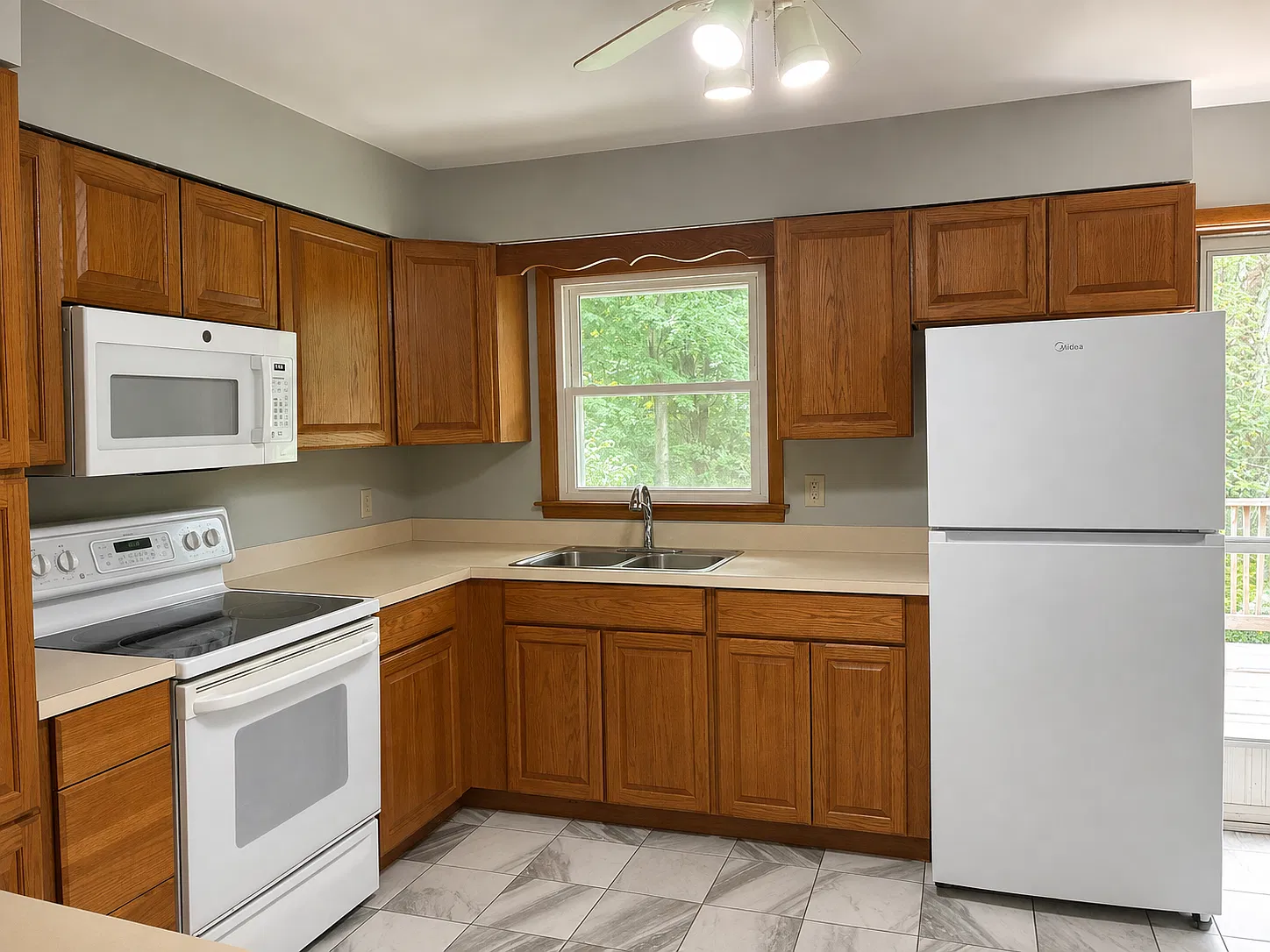 3 bed, 1600 sqft, $2,800 — Photo 3