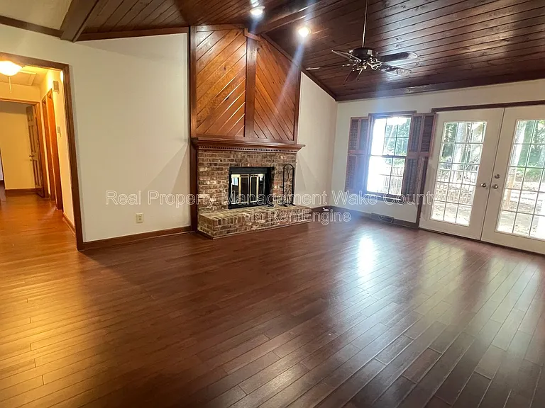 7404 Valley Run Dr — Photo 3