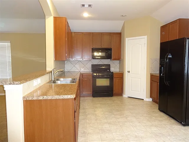 28606 Lockeridge Farms Dr — Photo 3