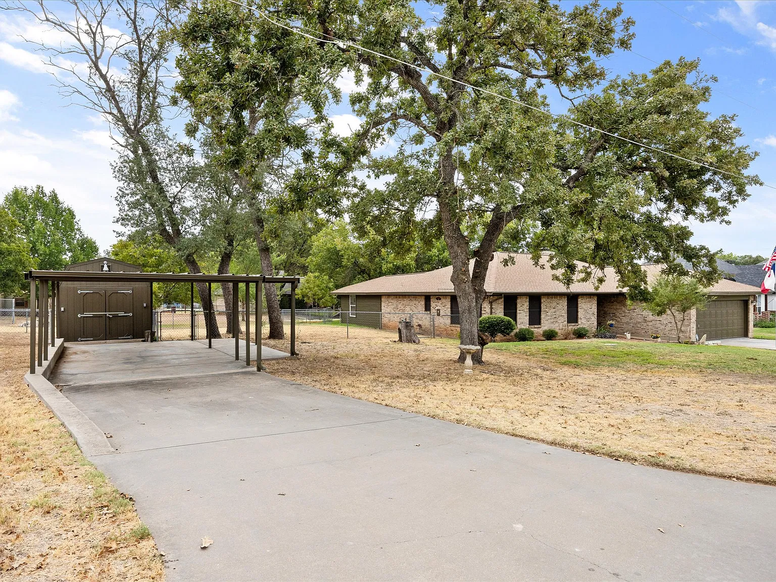 3 bed, 1888 sqft, $2,650 — Photo 3