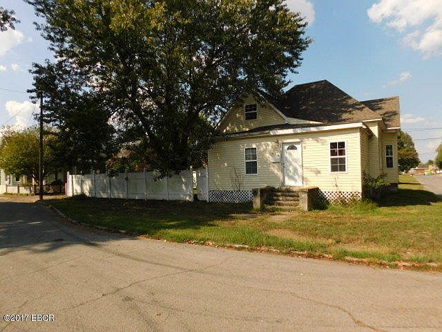 1st image of 416 E Thorn St