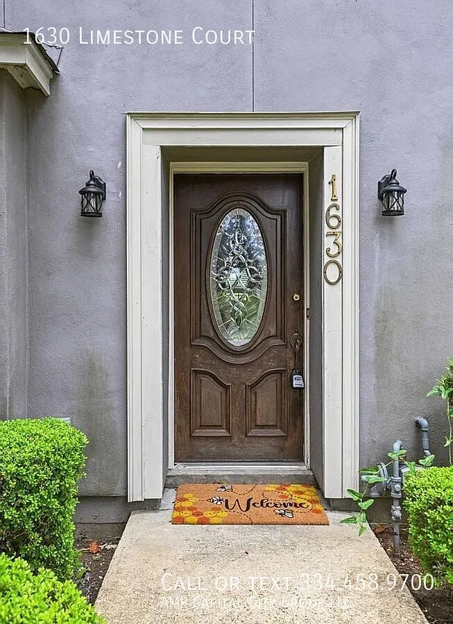 Spacious 2BR/2.5BA Townhome in East Montgomery Comfortable, Convenient & Ready for You! — Photo 3