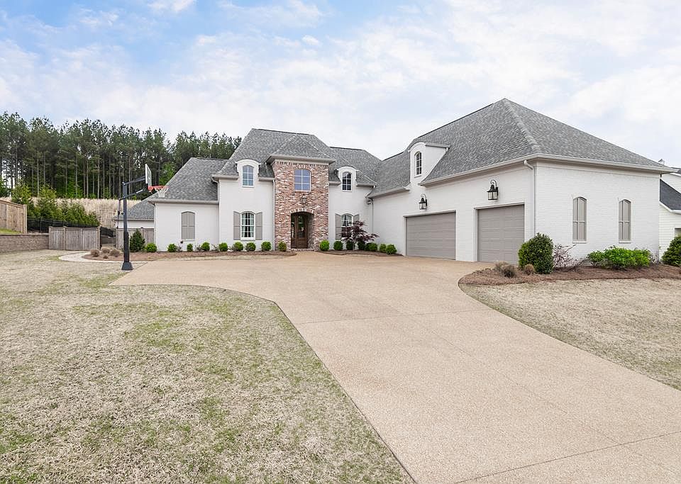 1st image of 520 Fazio Dr