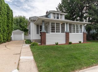 27 S Concord Rd, Oconomowoc, WI 53066