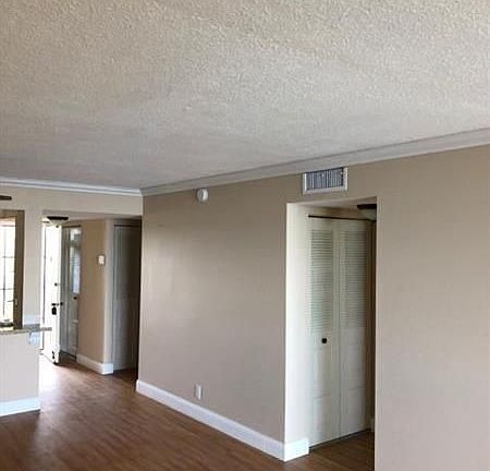 5th image of 114 Lake Emerald Dr APT 305