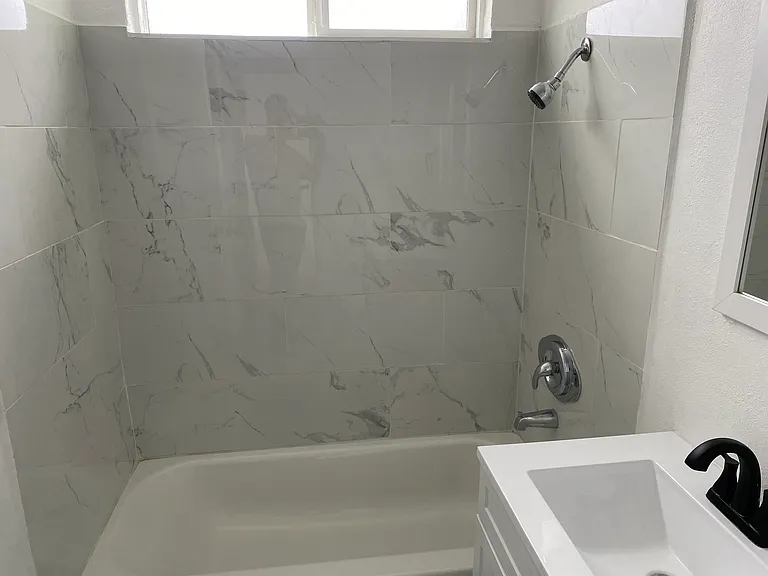 312-314 Maxine Ave — Photo 8