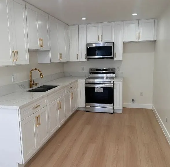 6235 1/4 Banner Ave — Photo 3