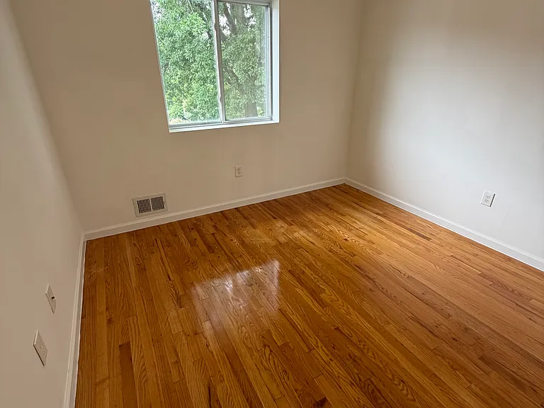 10 Rockwell Ave #3B — Photo 10
