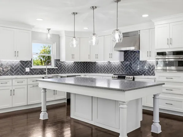 1636 W Red Bird Ln, Dallas, TX 75232