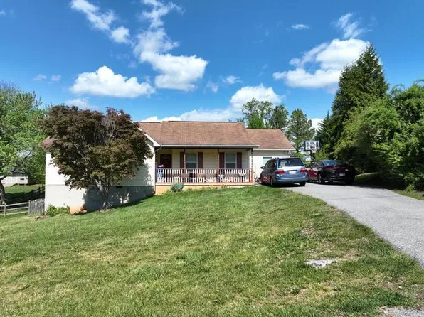 363 Palomino Pl, Charles Town, WV 25414