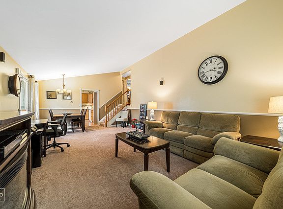 5th image of 302 Delaware St