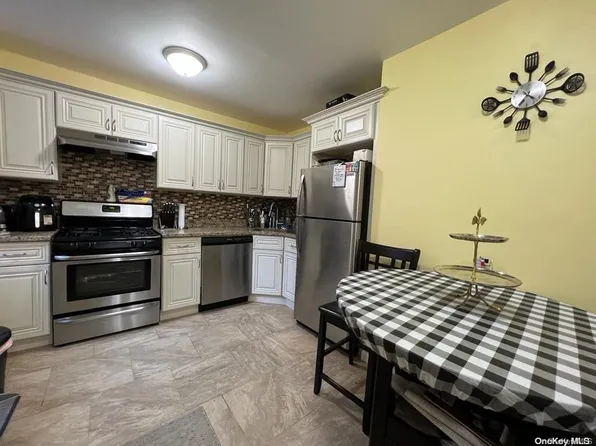 874 W Broadway #C3, Woodmere, NY 11598