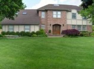 9 Weatherstone Way, Smithtown, NY 11787