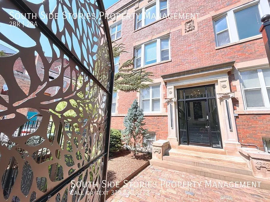 2Bed/2Bath + DEN Exquisite & in Bronzeville - 1/4Block from Green Line Train! — Photo 3