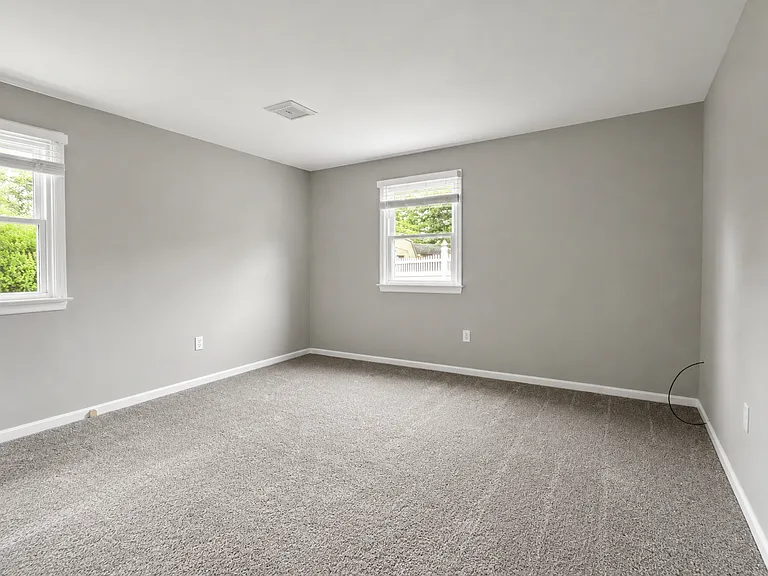 534 E New St — Photo 15