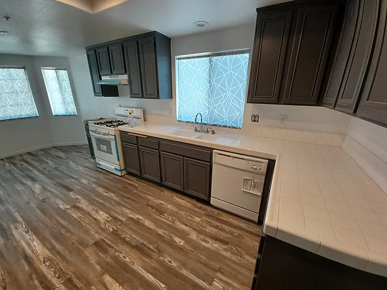 Hildale Cir — Photo 10