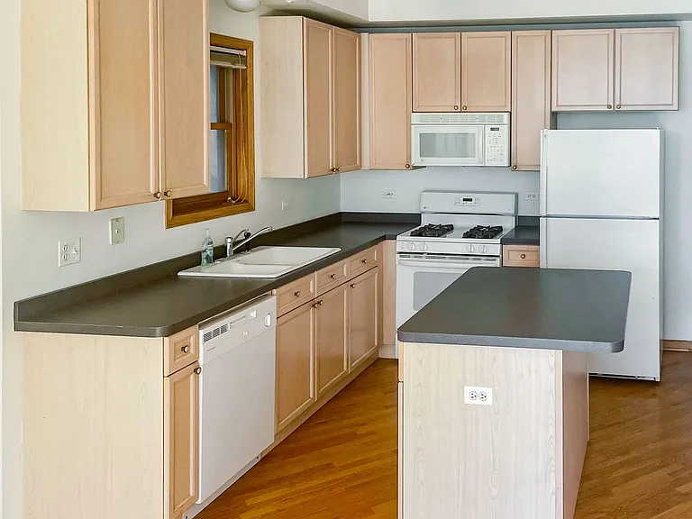 2714 N Wayne Ave — Photo 8