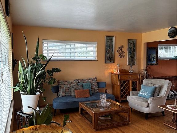 3rd image of 1939 Lincoln Ave