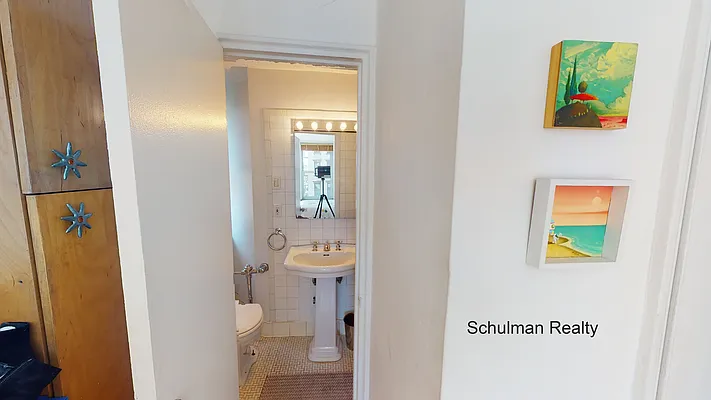 Sold by Schulman Realty LLC | media 5