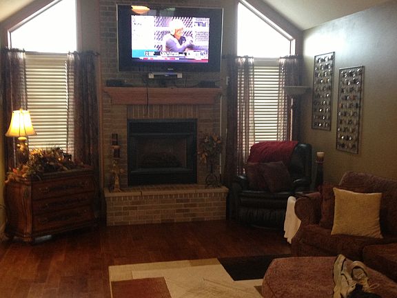 5th image of 810 Brooke Dr
