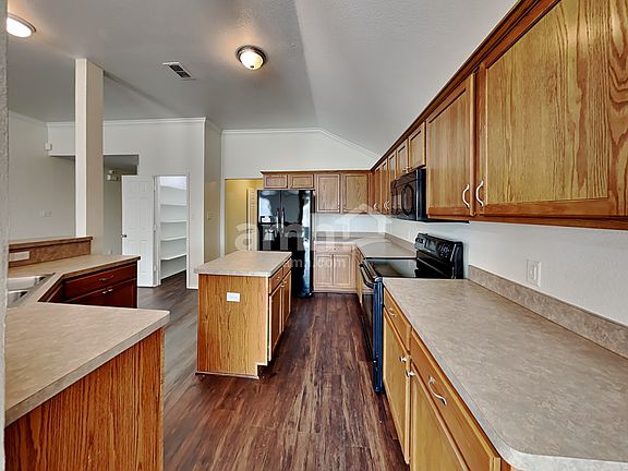 3rd image of 1573 Sandhurst Dr