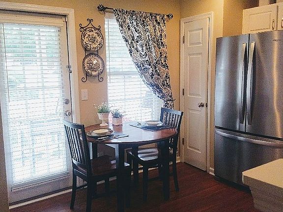 Sunny, eat-in kitchen