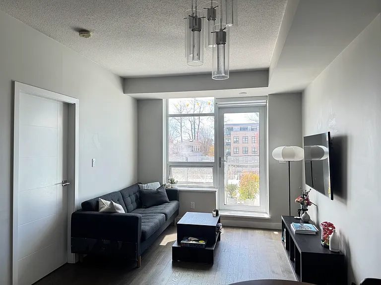 5033 Cambie St #216 — Photo 2