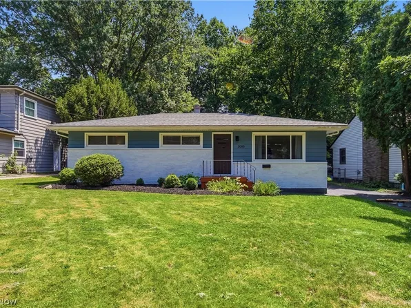 3085 Englewood Dr, Stow, OH 44224