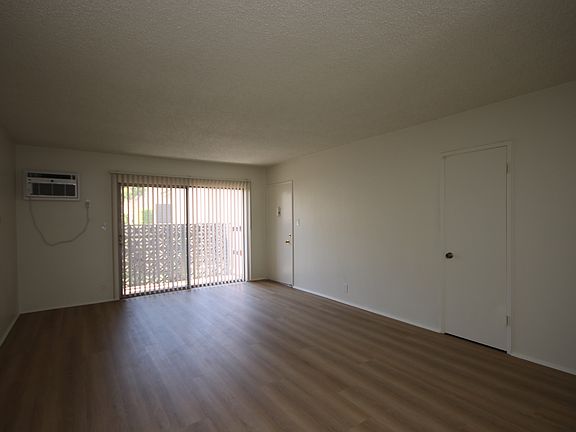 5th image of 526 W Huntington Dr APT J