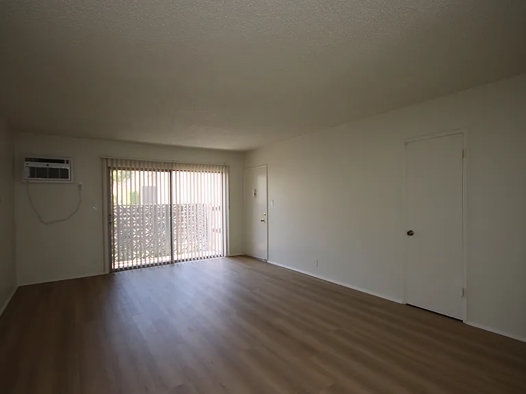526 W Huntington Dr #J — Photo 5