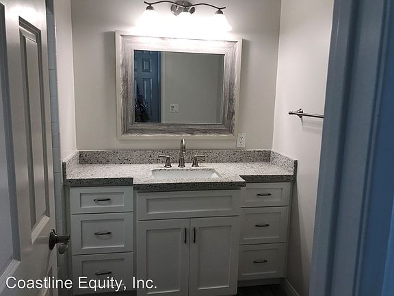 3rd image of 515 Avenue G APT G
